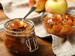 Лесна рецепта за карамелено сладко от ябълки - снимка на рецептата
